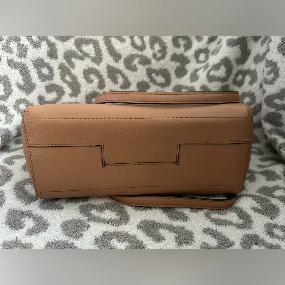 Tory Burch Tan Shoulder Bag - Picture 2 of 9